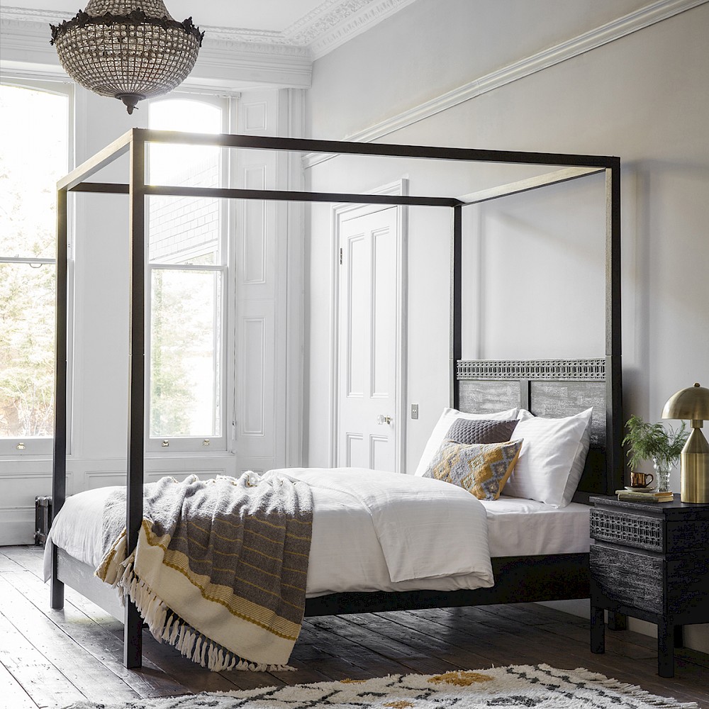 Portifino 4 Poster 5' King Bed