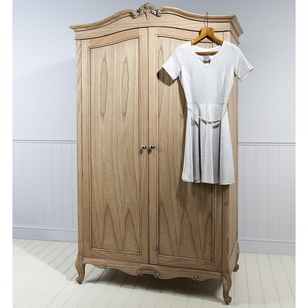 Colonial Wardrobe