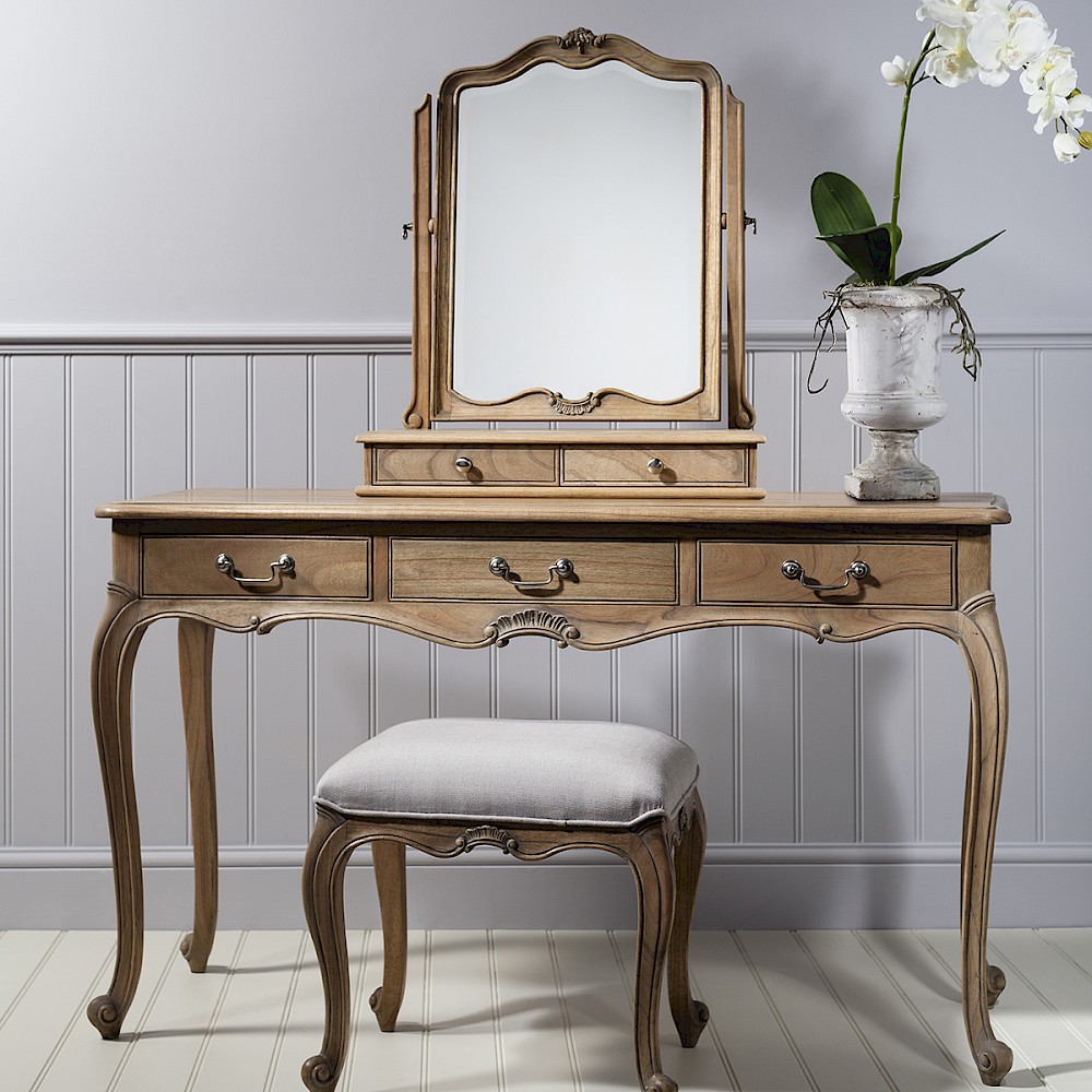 Colonial Dressing Stool